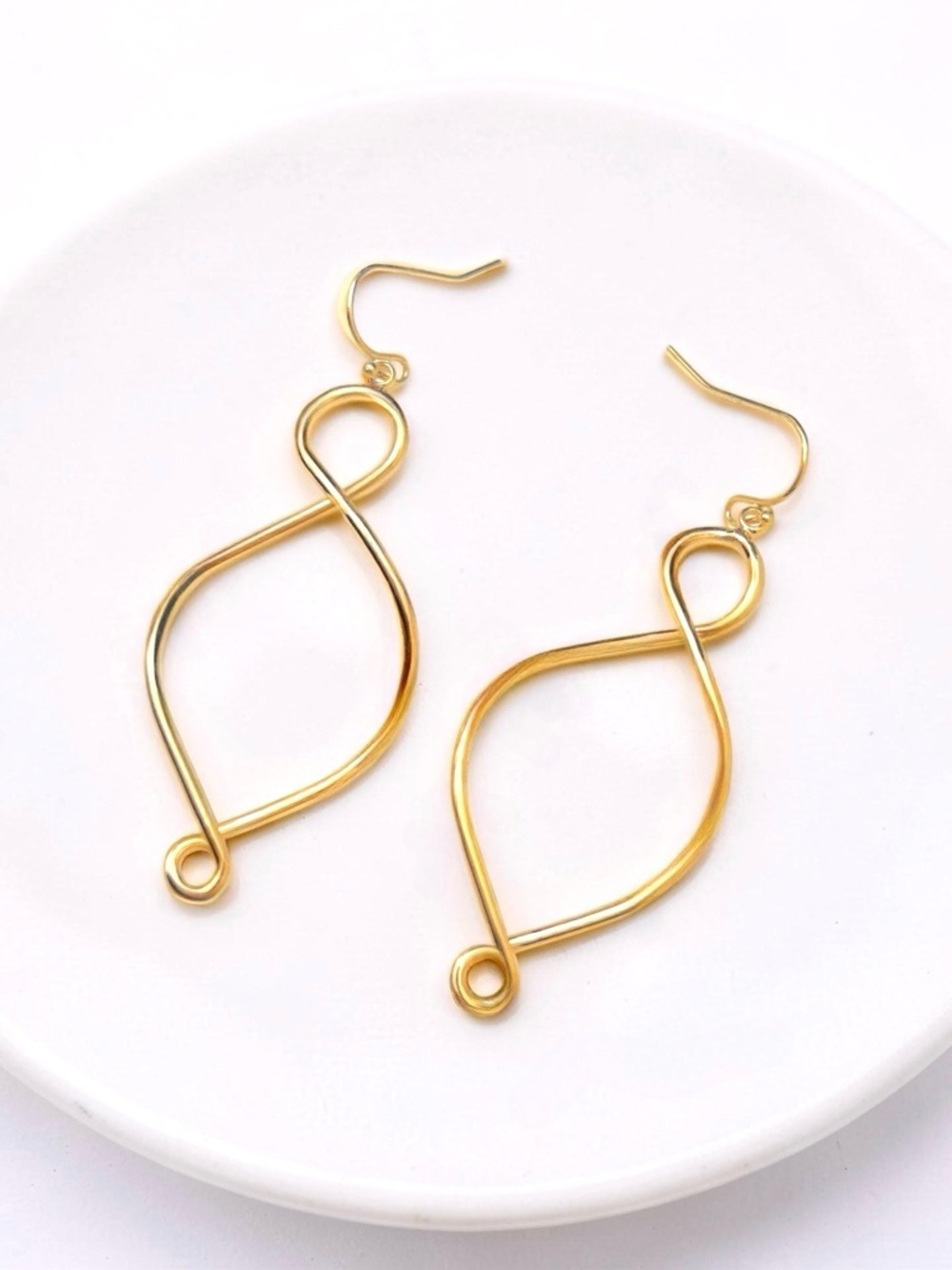 NWT✨Cynthia Rowley Gold Dangle Twist Earrings